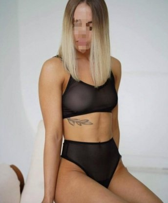 🔥 Живу в Москве, но готова приехать куда угодно для встречи с тобой. 💋 Раскрепощенная и открытая к новым экспериментам, я с удовольствием предлагаю полный спектр услуг: оральный, анальный и классический секс, ласки, массаж и многое другое. Каждая минута со мной будет наполнена страстью и наслаждением. 🌟 Обеспечу анонимность и конфиденциальность, чтобы наша встреча осталась лишь между нами. У меня есть отличные отзывы и фото, которые подтверждают мою сексуальность и красоту. Не теряй времени и смело пиши мне! Жду тебя, чтобы окунуться в мир удовольствия вместе. 💫 Оксана
